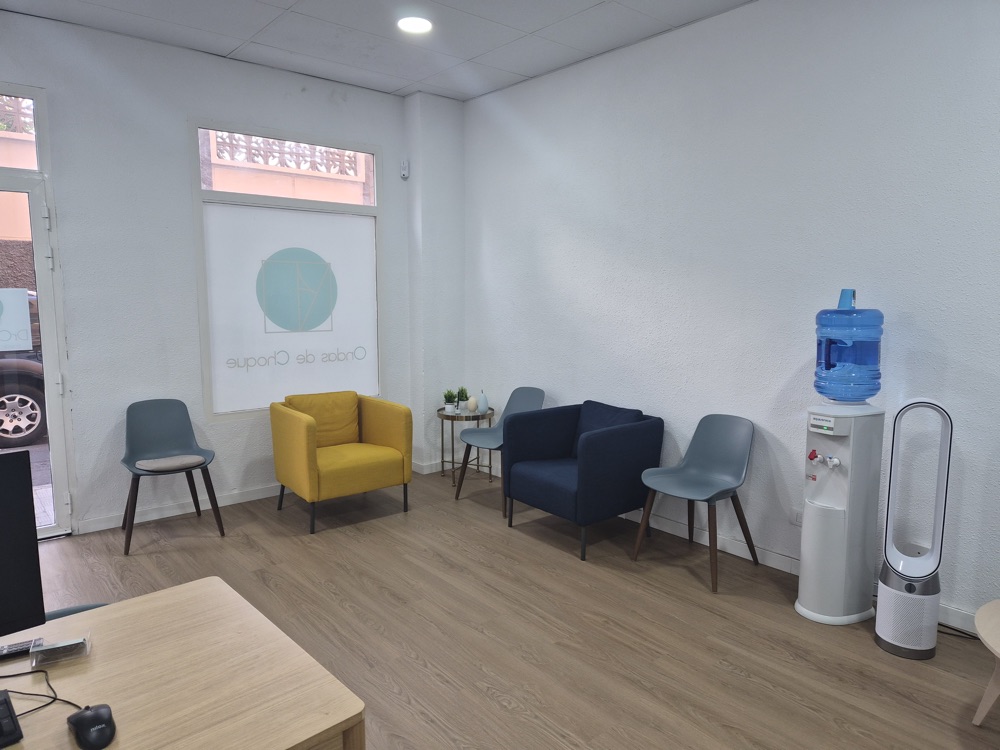 Sala de espera de la consulta de ondas de choque focales en Santa Cruz de Tenerife